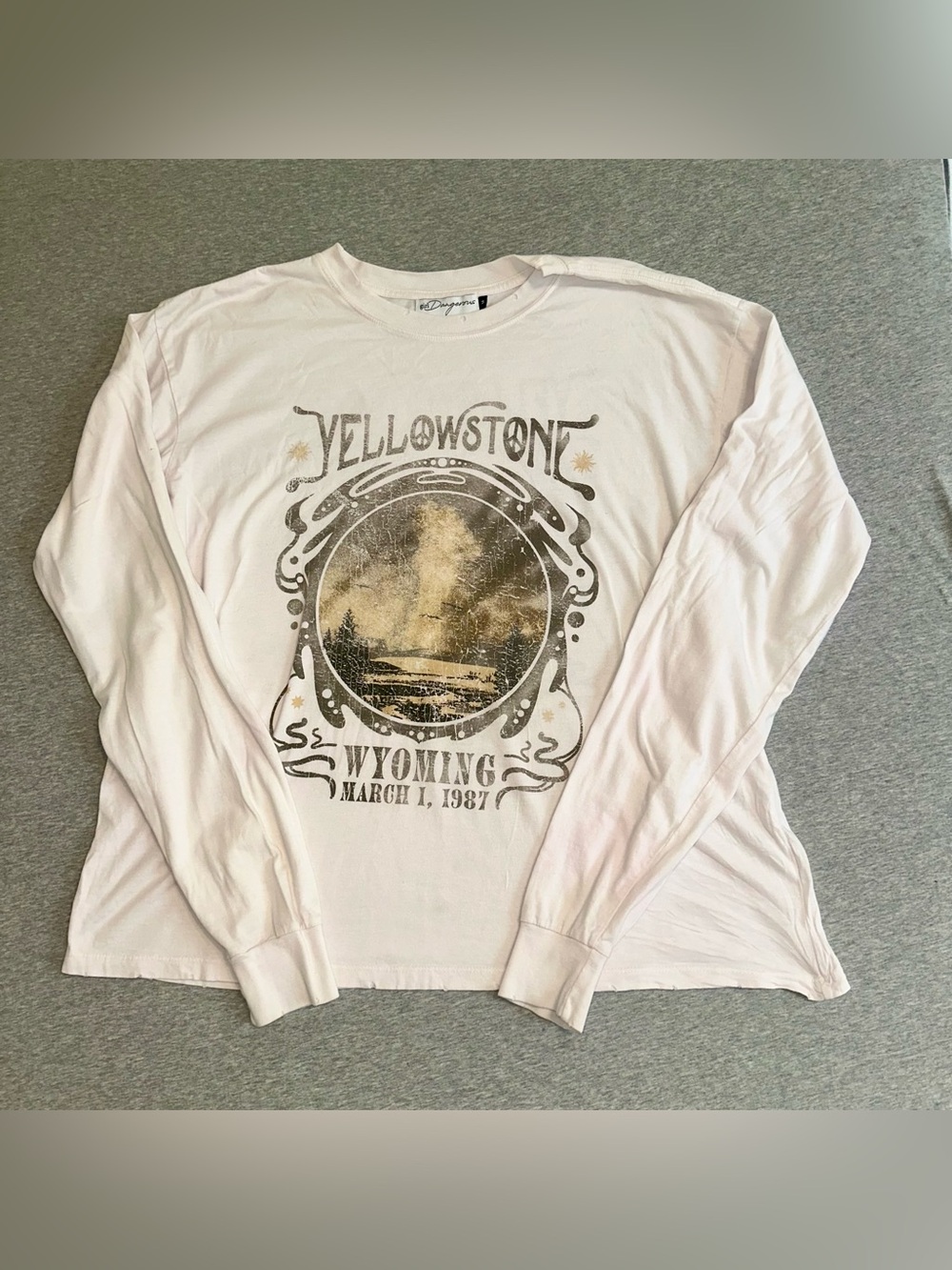 Girl Dangerous Yellowstone National Park Tour Long Sleeve Graphic Tee Shirt M